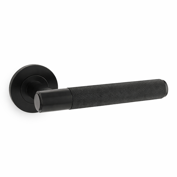 Reeded lever on rose door handle - black