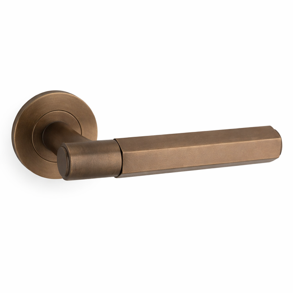 SPITFIRE lever Hex on 50x6mm  rose - Italian brass