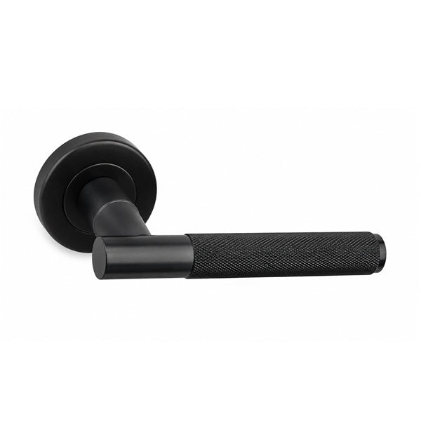 Evolution knurled door handle