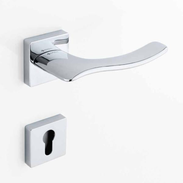 Iris - Chrome door handles