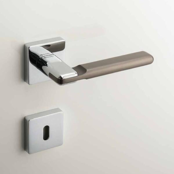 Oniks - Chrome/Black Brushed Nickel door handles